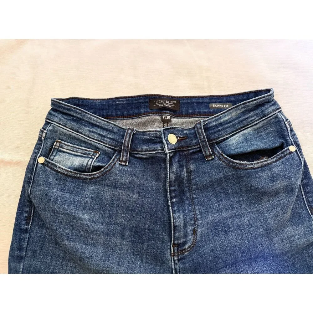 Judy Blue High Rise Distressed Skinny Jeans Raw Hem Size 11/30 - Picture 4 of 9